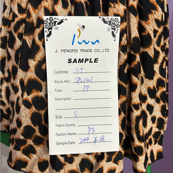 Cheetah Printed Mini Skirt - Picture 3 of 3